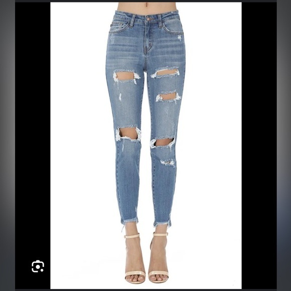 Judy Blue Denim - Judy Blue Distressed Girlfriend Jeans size  3/26